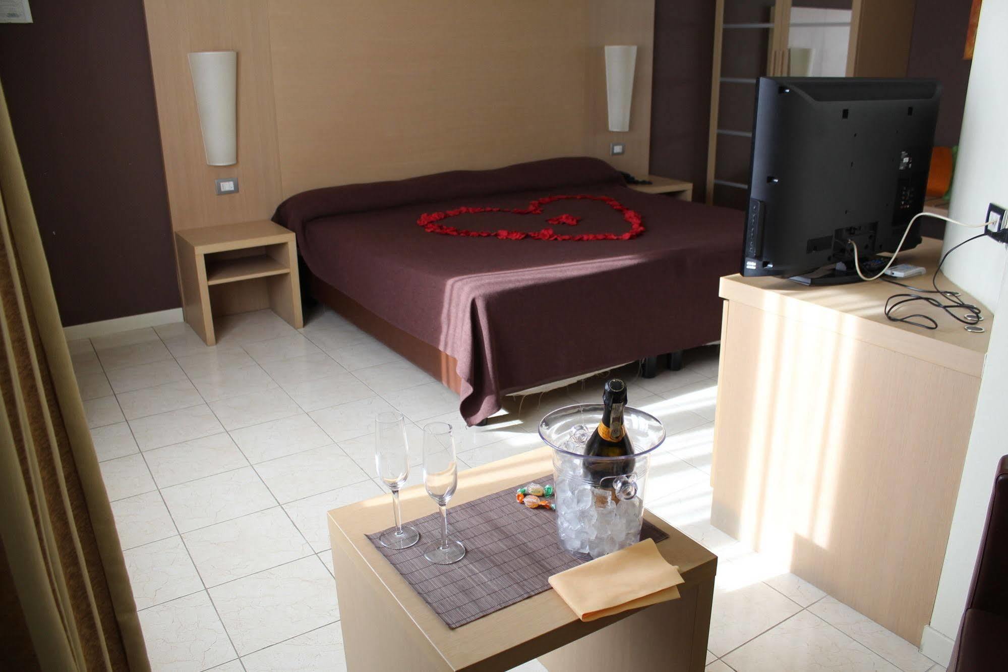 Blue Relais Garda Otel Carpenedolo Dış mekan fotoğraf